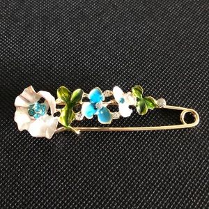 Safety pin brooch crystal flower